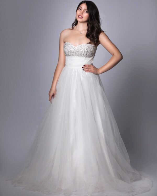 Νυφικό στράπλες με swarovski