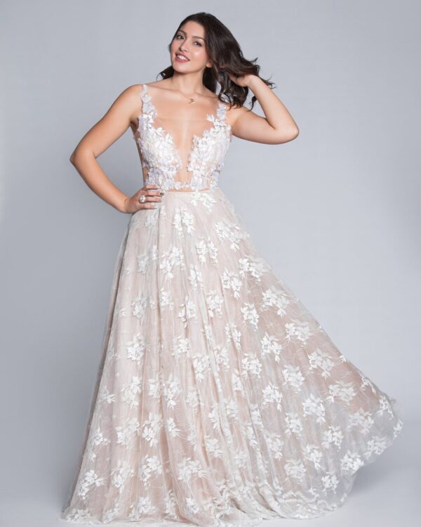 Ρομαντικό νυφικό από γαλλική δαντέλα