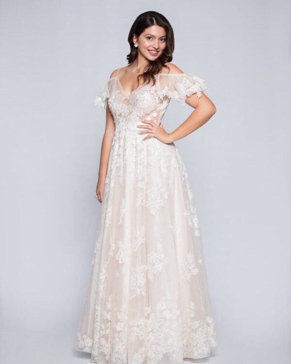 Νυφικό στο χρώμα της πούδρας