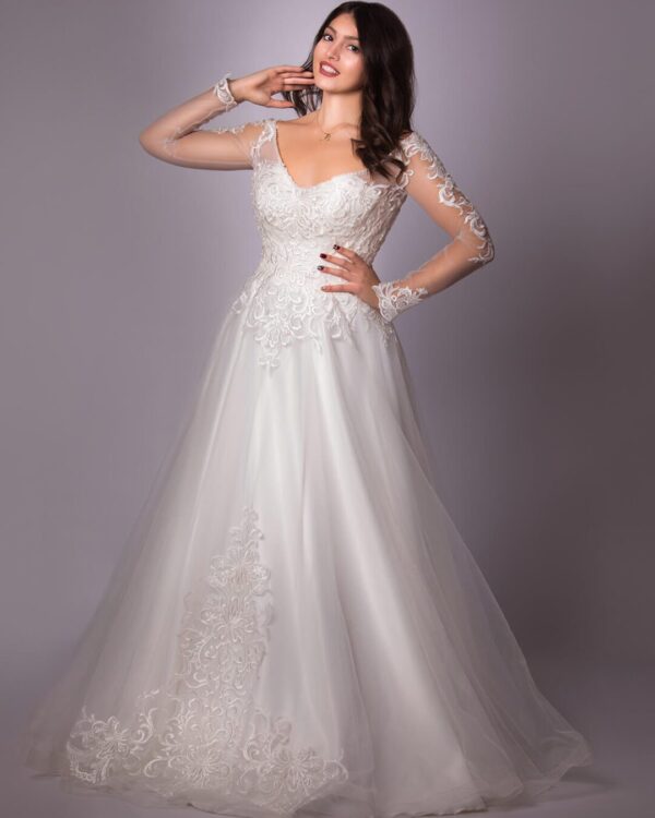 Ρομαντικό νυφικό σε άλφα γραμμή από Γαλλικό τούλι