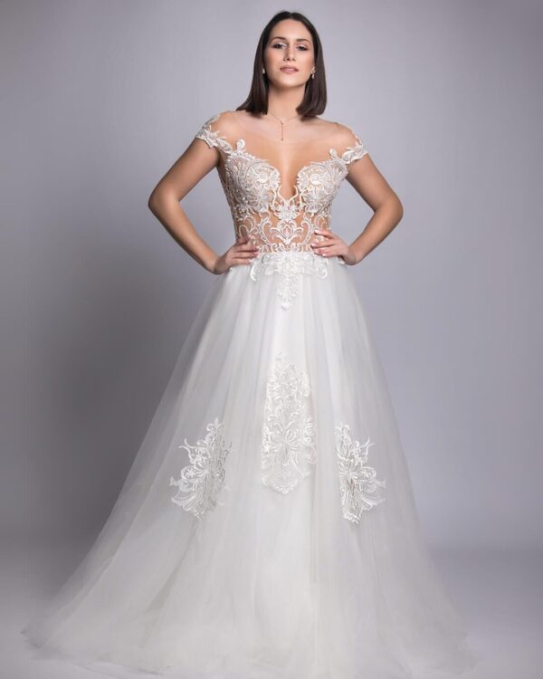 Ρομαντικό νυφικό με διαφανές κεντημένο μπούστο