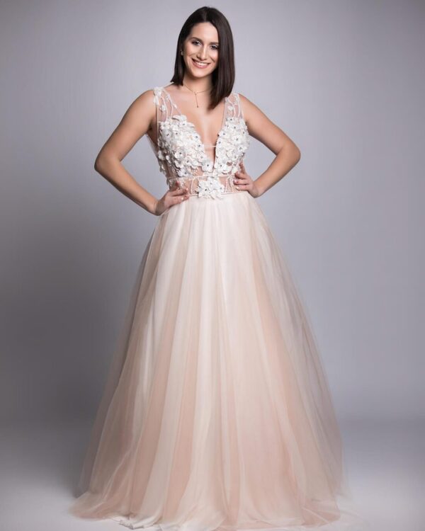 Ρομαντικό νυφικό από γαλλικό τούλι σε άλφα γραμμή