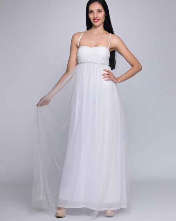 Ρομαντικό νυφικό σε άλφα γραμμή από γαλλικό τούλι με λεπτό διακριτικό ραντάκι