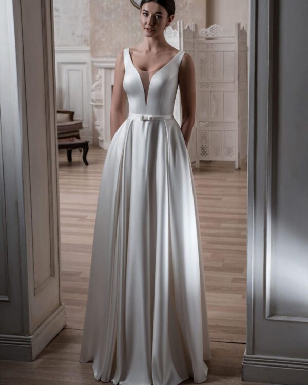 Νυφικό κρεπ σατέν σε άλφα γραμμή