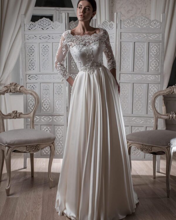 Νυφικό κρεπ σατέν με μπούστο σε σχήμα καρδιά