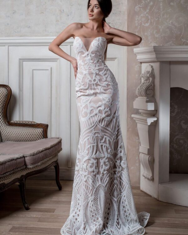 Νυφικό γοργονέ στράπλες με εντυπωσιακό κέντημα στο μπούστο
