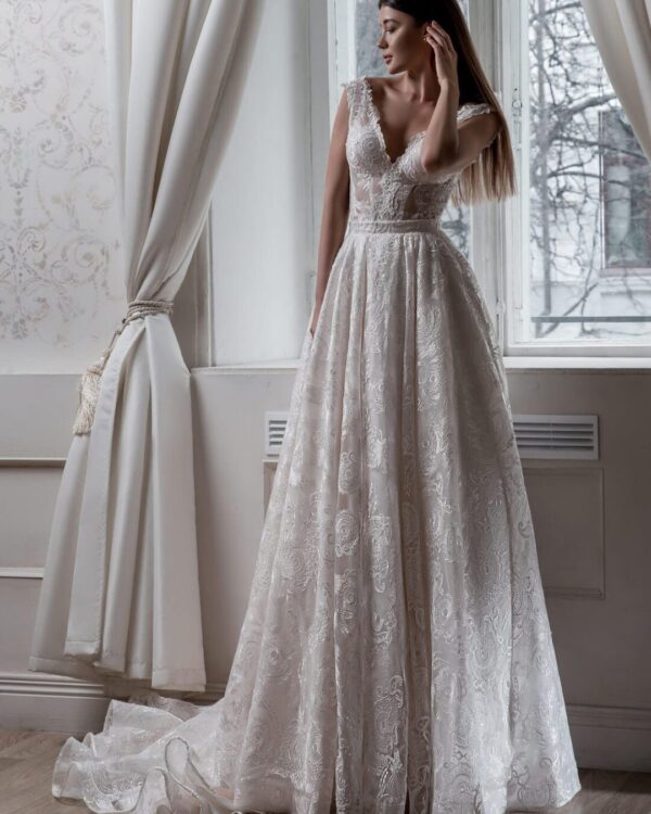 Ρομαντικό νυφικό σε άλφα γραμμή από γαλλικό τούλι
