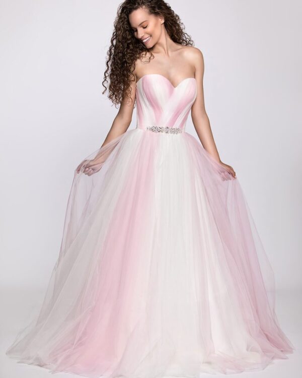 Πριγκιπικό νυφικό από γαλλικό τούλι σε άλφα γραμμή