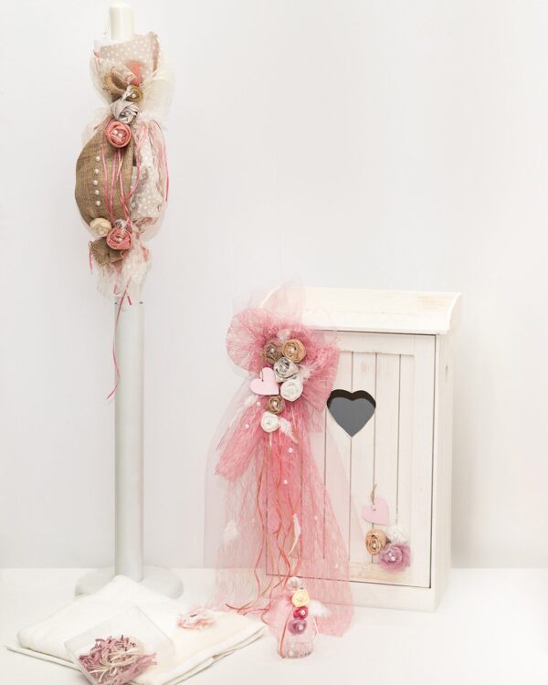 Σετ βάπτισης για κορίτσι με ντουλάπα ξύλινη παλαιομένη με θέμα τα vintage λουλούδια