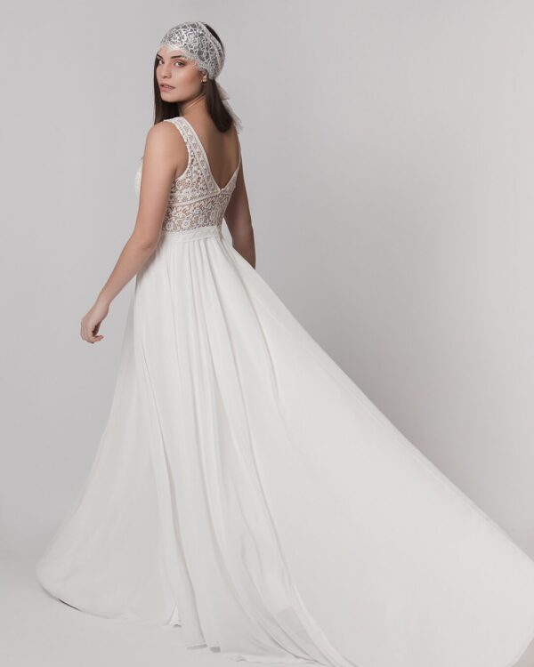 nyfiko-forema-se-alfa-grammi-me-aerini-metaxoti-mouselina-kai-galliki-dantela-miss-vanity