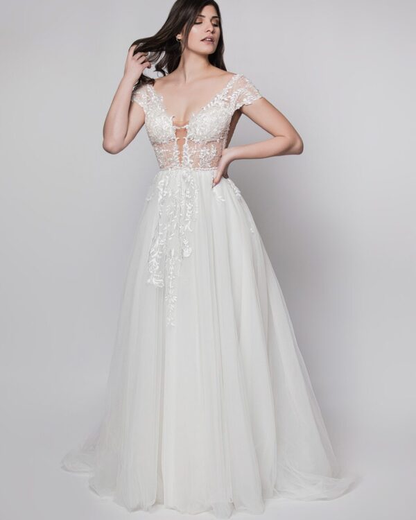 Νυφικό από γαλλικό τούλι σε άλφα γραμμή σε χρώμα off white