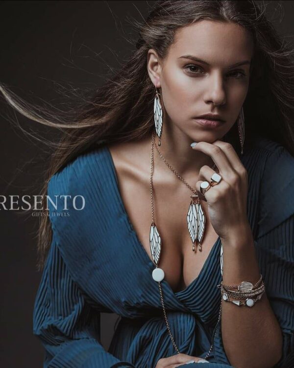 Μενταγιόν ροζ χρυσό με σχέδια τιρκουάζ φτερά