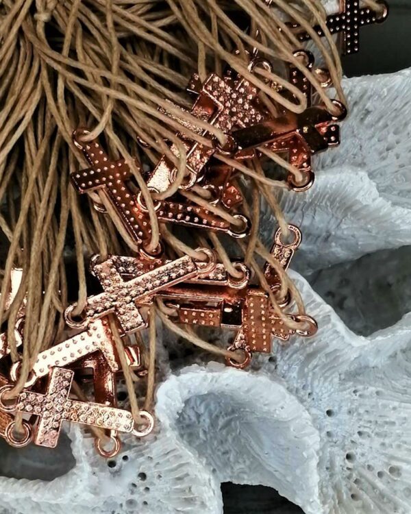 Μαρτυρικά βραχιόλια με σταυρό