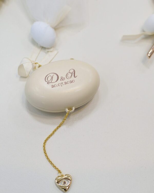 Μπομπονιέρα κουτάκι με χρυσό γούρι ματάκι καρδούλα