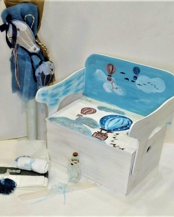 Πλήρες σετ βάπτισης με παγκάκι και θέμα το αερόστατο, συνδυασμένο με ρούχο