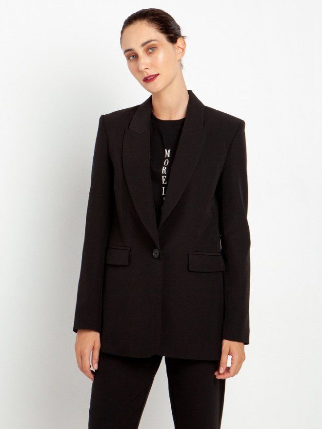 Μαύρο γυναικείο κοστούμι με μακρύ σακάκι