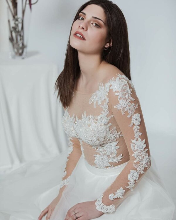 Εντυπωσιακό νυφικό σε Άλφα γραμμή με εντυπωσιακό μπούστο με tatoo effect