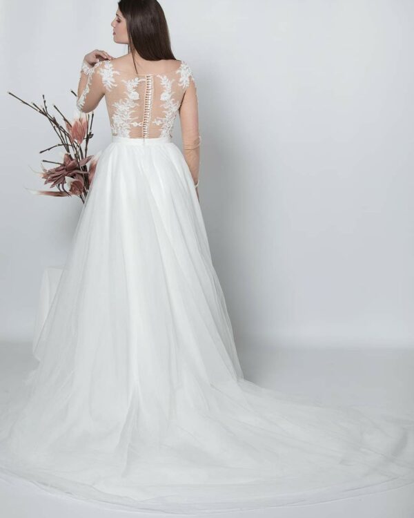 Εντυπωσιακό νυφικό σε Άλφα γραμμή με εντυπωσιακό μπούστο με tatoo effect