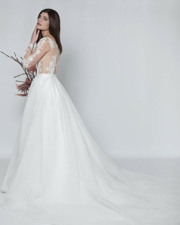 Εντυπωσιακό νυφικό σε Άλφα γραμμή με εντυπωσιακό μπούστο με tatoo effect