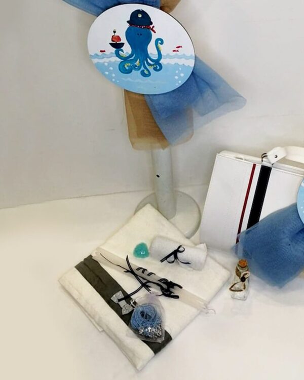 Σετ βάπτισης με βαλίτσα και θέμα το Χταποδάκι