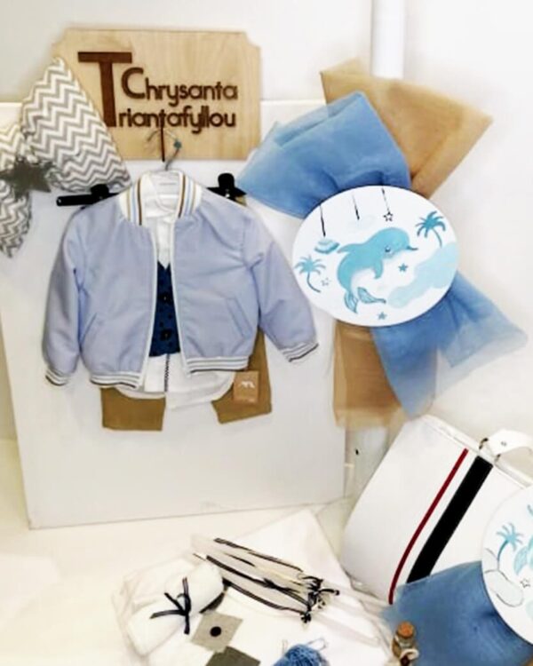 Σετ βάπτισης με βαλίτσα και θέμα το Δελφίνι, συνδυασμένο με ρούχο και παπουτσάκι