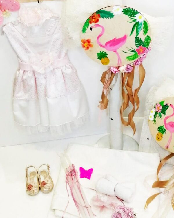 Σετ βάπτισης με βαλίτσα και θέμα το Flamingo, συνδυασμένο με φόρεμα και παπουτσάκι