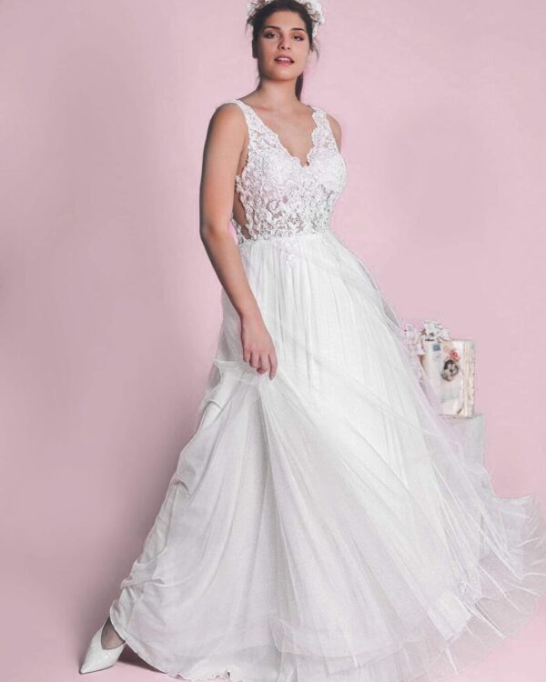 Ρομαντικό Νυφικό με μπούστο δαντέλα και γαλλικό τούλι