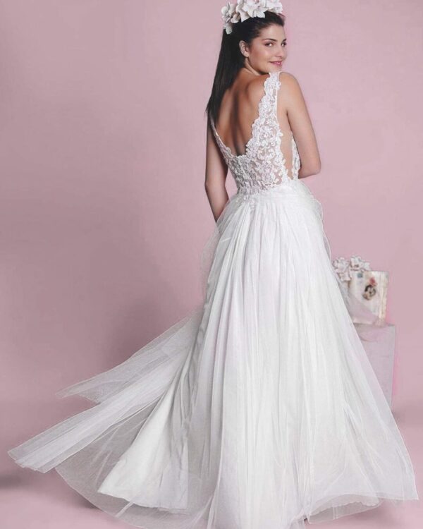 Ρομαντικό Νυφικό με μπούστο δαντέλα και γαλλικό τούλι