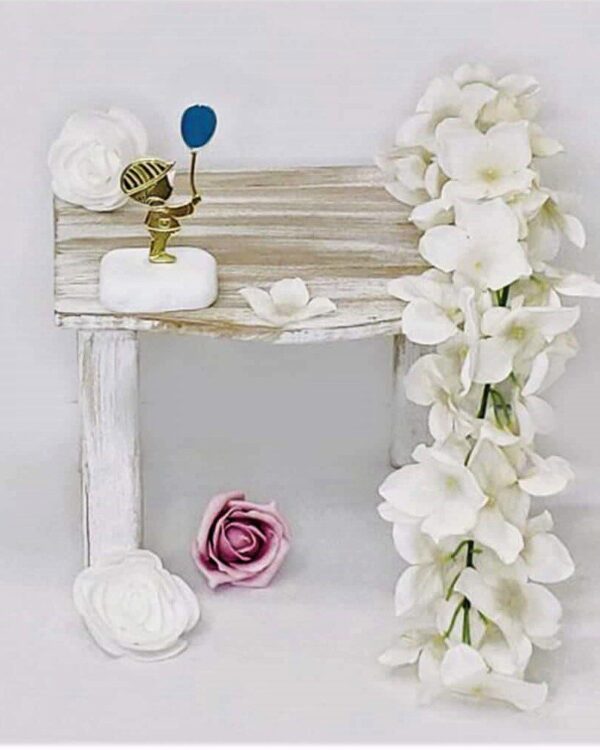 Μπομπονιέρα βάπτισης βότσαλο με επίχρυσο αγόρι με μπαλόνι