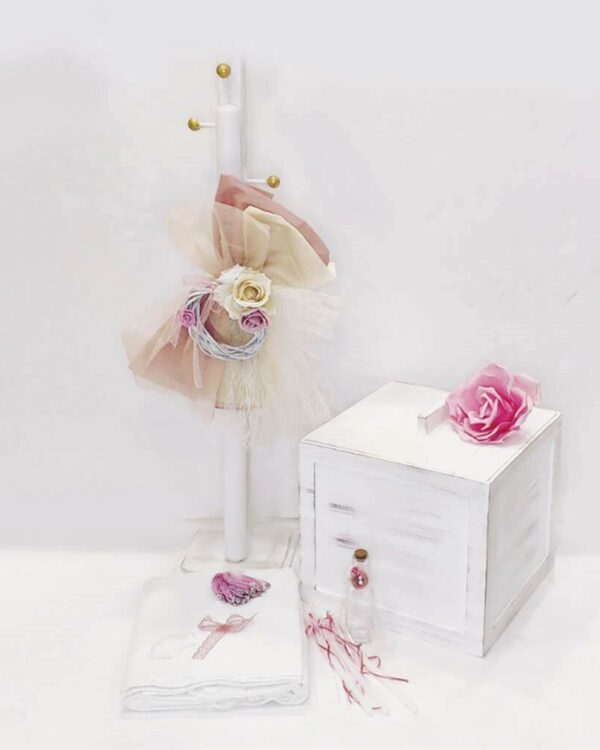 Πλήρες σετ βάπτισης με θέμα vintage λουλούδια, με ξύλινο αποθηκευτικό κύβο