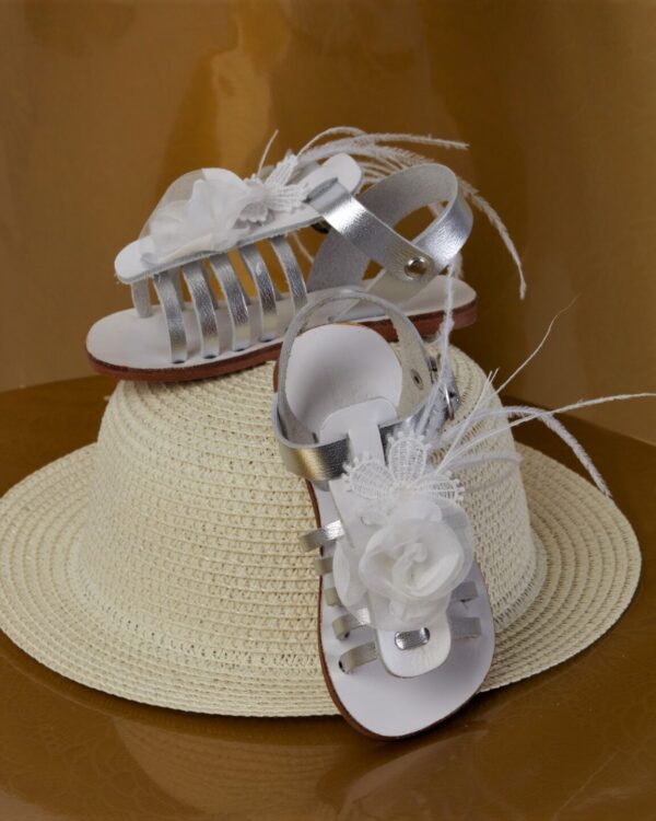 Βαπτιστικό πέδιλο για κορίτσι σε ασημί με λευκό λουλούδι