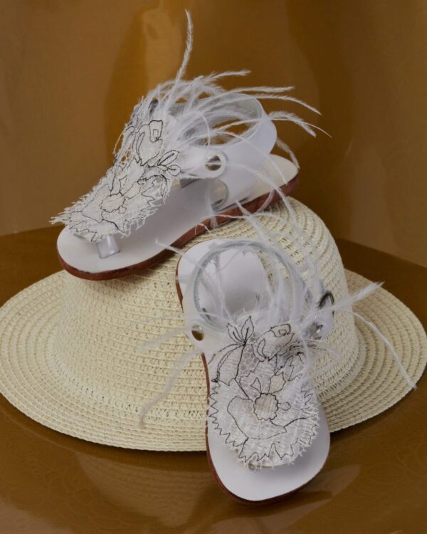 Βαπτιστικό πέδιλο σε λευκό με ιδιαίτερη διακόσμηση