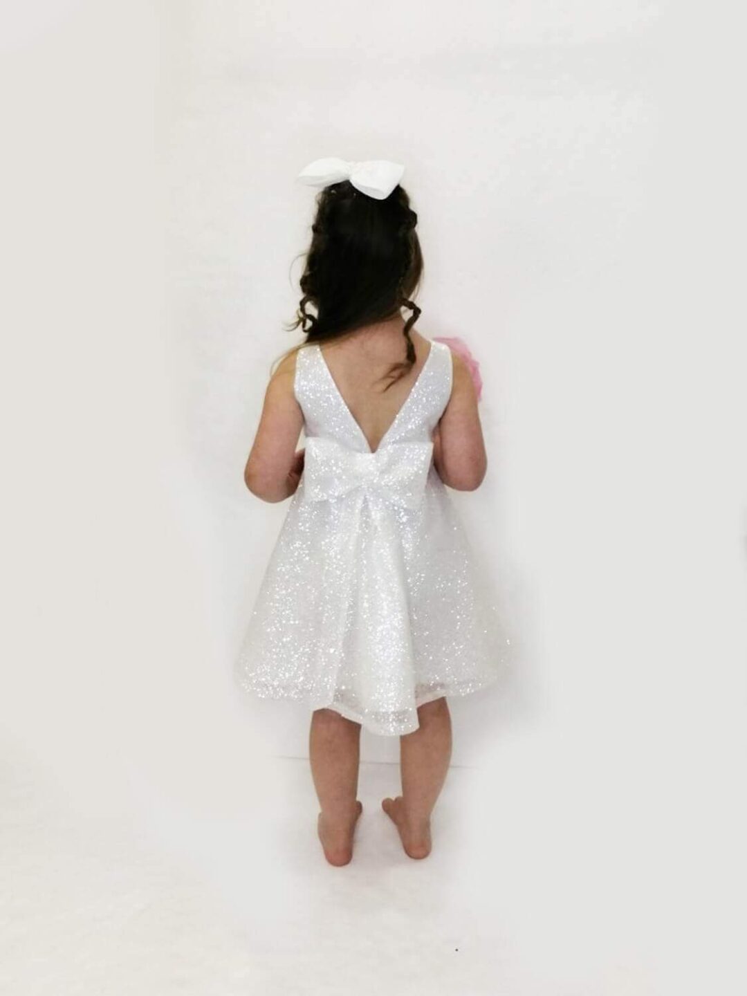 Εντυπωσιακό παιδικό φόρεμα με γκλίτερ σε άσπρο