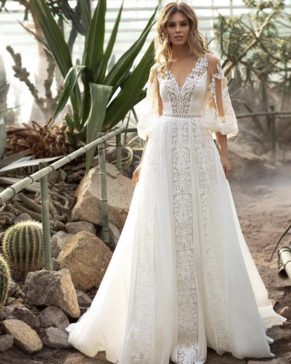 Εντυπωσιακό νυφικό με διαφάνεια soleil