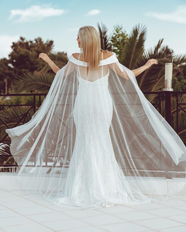 Νυφική μπέρτα κεντημένη με swarovski