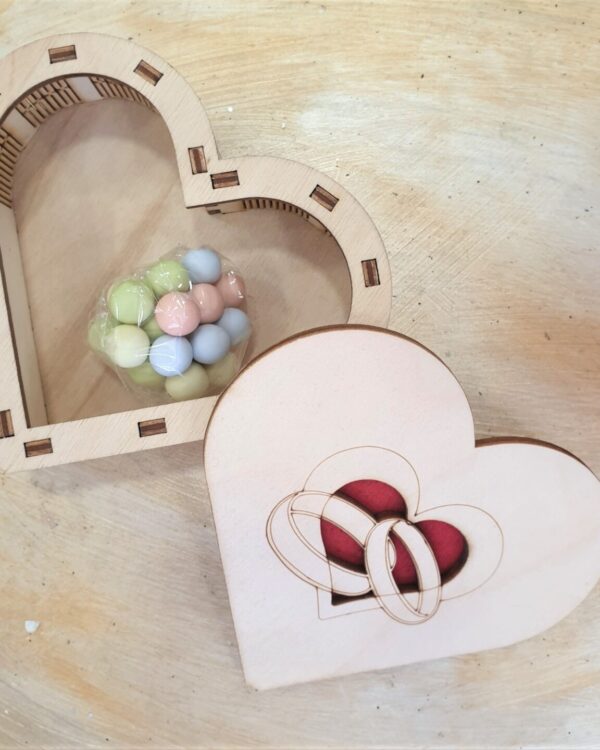 Μπομπονιέρα ξύλινο κουτάκι καρδούλα