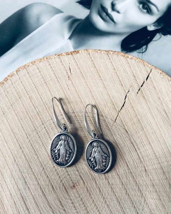 Σκουλαρίκια με απεικόνιση την Παναγία