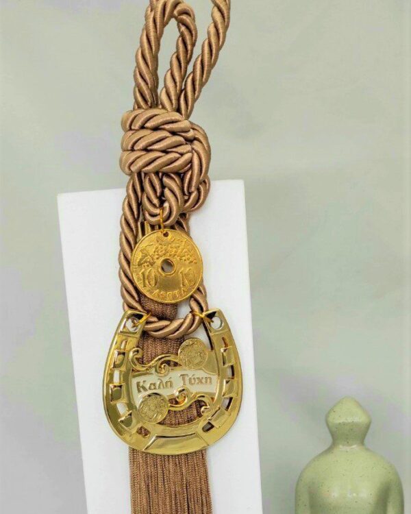 Χειροποίητα γούρια 2022 με τυχερό πέταλο