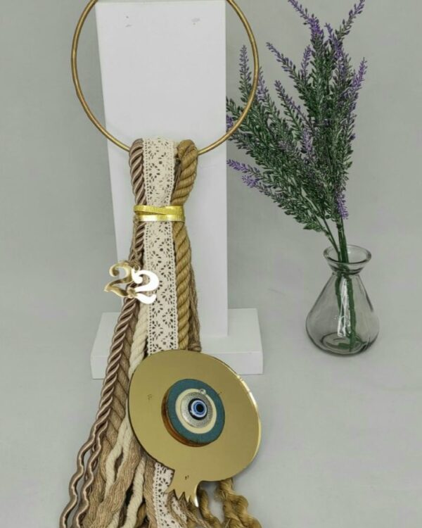 Γούρι 2022 boho style με μάτι, διακοσμητικά στοιχεία επιχρυσωμένα με 24 καράτια , με σατέν κορδόνι και μεταξωτή φούντα. Μήκος 56εκ. Ένα πολυτελές γούρι, ιδανικό δώρο για το σπίτι ή το γραφείο