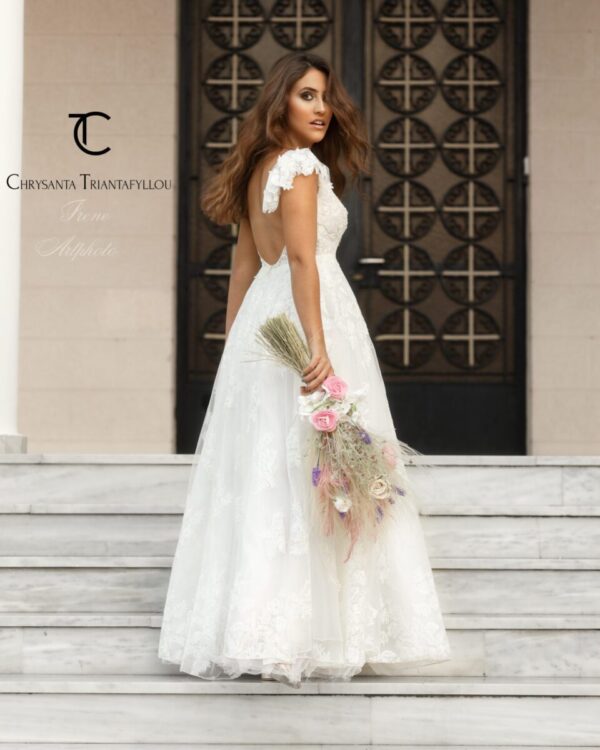 Boho shic νυφικό από γαλλικό τούλι με κεντημένη δαντέλα και ανοιχτή όλη η πλάτη