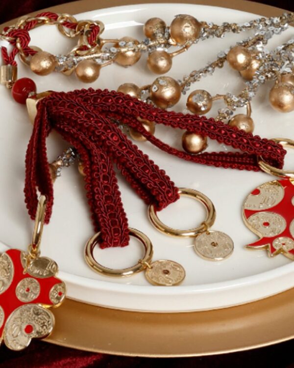 Γούρι 2022 με ρόδι, τριφύλλι και λίρες