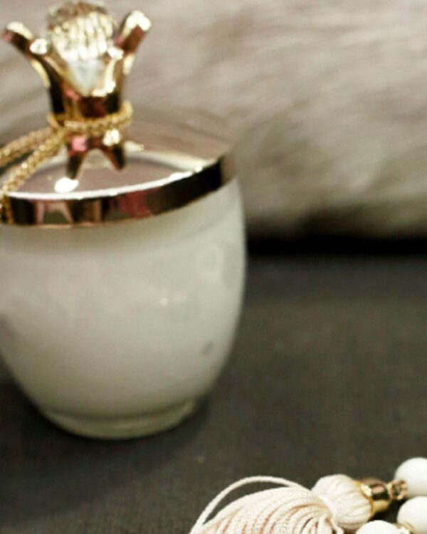 Γούρι 2022 επίχρυσο με 24Κ κερί με καπάκι και κρύσταλλο, διακοσμητικά στοιχεία επιχρυσωμένα με 24 καράτια , με σατέν κορδόνι και μεταξωτή φούντα. Μήκος 30εκ. Ένα πολυτελές γούρι, ιδανικό δώρο για το σπίτι ή το γραφείο. Ένα υπέροχο γιορτινό δώρο για τα αγαπημένα μας πρόσωπα!