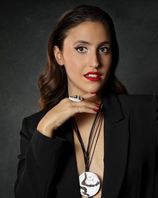 Χειροποίητο δαχτυλίδι με ξύλο, ατσάλι και ρινίσματα swarovski. Χειροποίητη δημιουργία