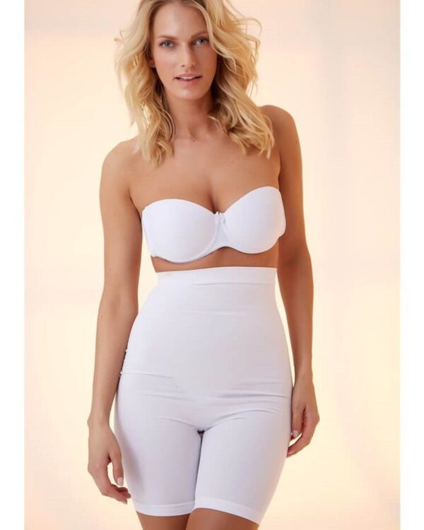 Κορσές lastex, σορτς μέχρι πάνω από το γόνατο, με σύσφιξη όλης της κοιλιάς, σιλικόνη στα τελειώματα για άψογη εφαρμογή σε λευκό, μαύρο και μπεζ. Εξαιρετική ποιότητα με σύσφιξη και σμίλεμα του σώματος, ιδανικό για φορέματα που θέλουμε άψογη εφαρμογή!