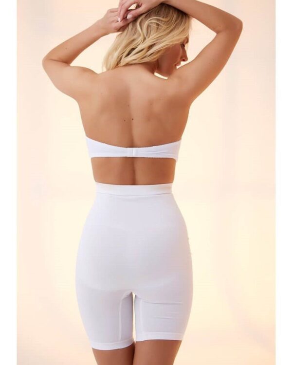 Κορσές lastex, σορτς μέχρι πάνω από το γόνατο, με σύσφιξη όλης της κοιλιάς, σιλικόνη στα τελειώματα για άψογη εφαρμογή σε λευκό, μαύρο και μπεζ. Εξαιρετική ποιότητα με σύσφιξη και σμίλεμα του σώματος, ιδανικό για φορέματα που θέλουμε άψογη εφαρμογή!
