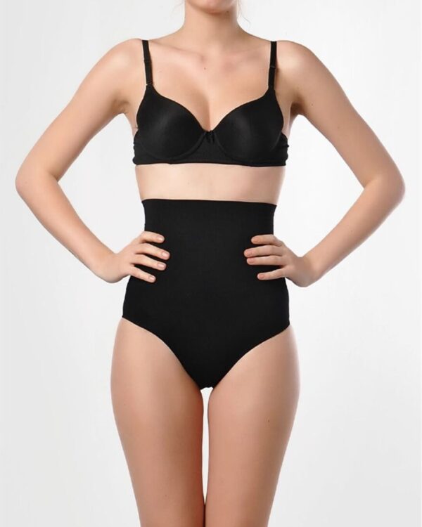 Κορσές κιλότα lastex με σύσφιξη κοιλιάς, σε λευκό, μαύρο και μπεζ. Εξαιρετική ποιότητα με σύσφιξη και σμίλεμα του σώματος, ιδανικό για φορέματα που θέλουμε άψογη εφαρμογή!