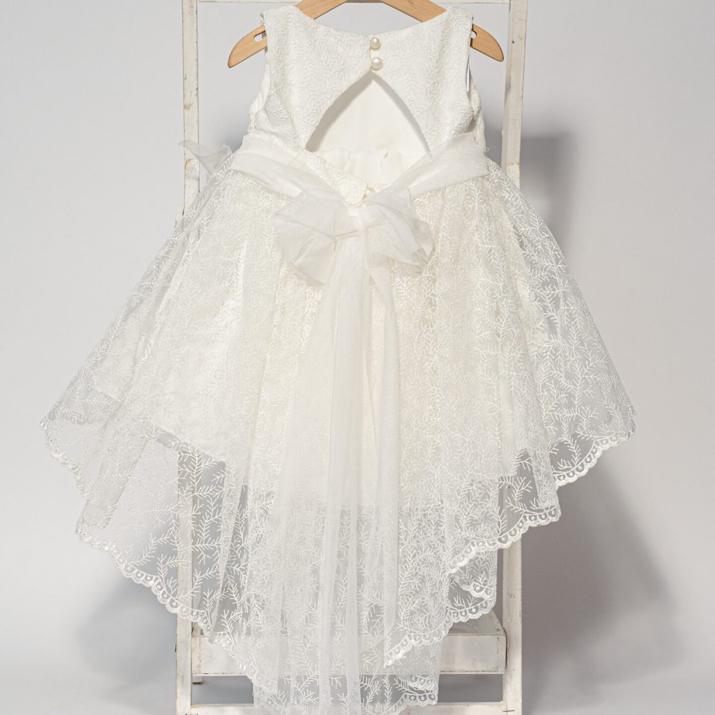 Vintage βαπτιστικό φόρεμα σε λευκή δαντέλα με ουρά