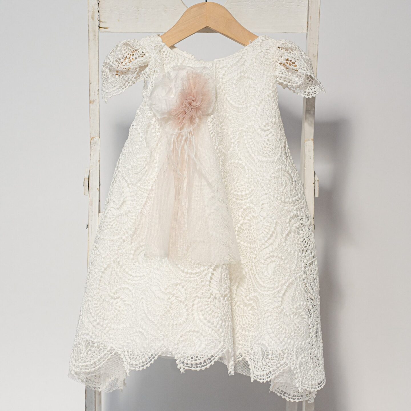 Vintage βαπτιστικό φόρεμα σε λευκή δαντέλα