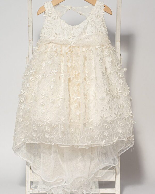 Vintage βαπτιστικό φόρεμα με ουρά σε εκρού δαντέλα