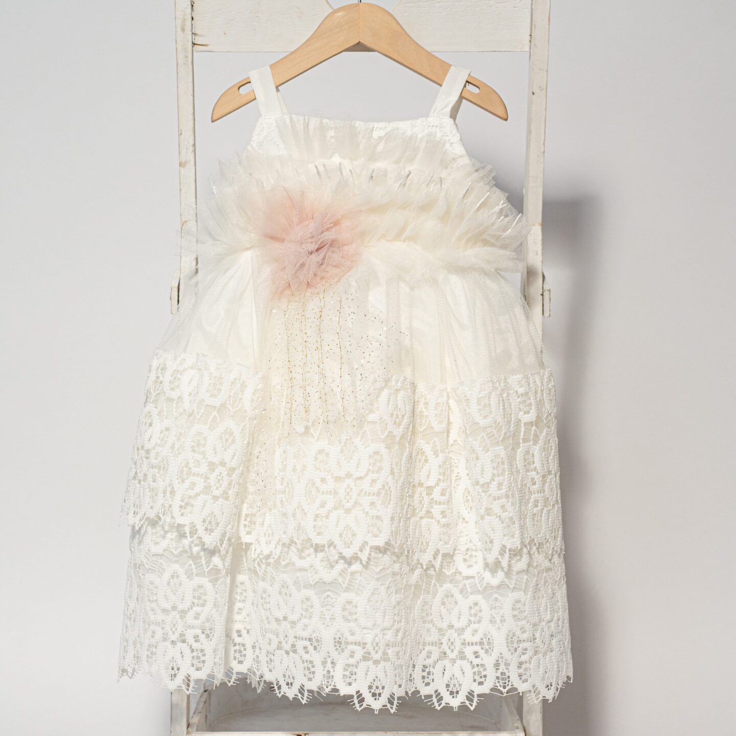 Boho βαπτιστικό φόρεμα σε λευκή δαντέλα